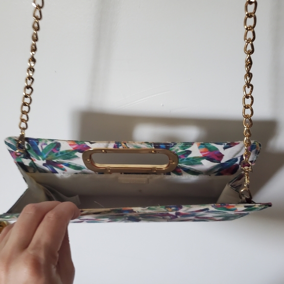 Purse/ clutch with removable chain - Picture 2 of 3